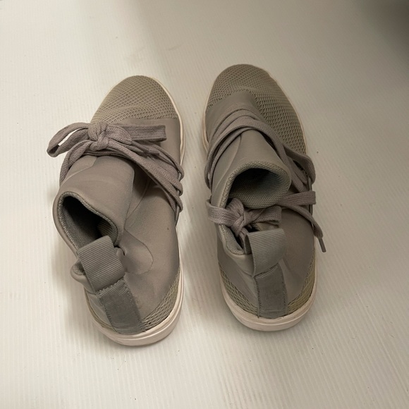Steve Madden Lancer Sneaker in Grey - Picture 6 of 8